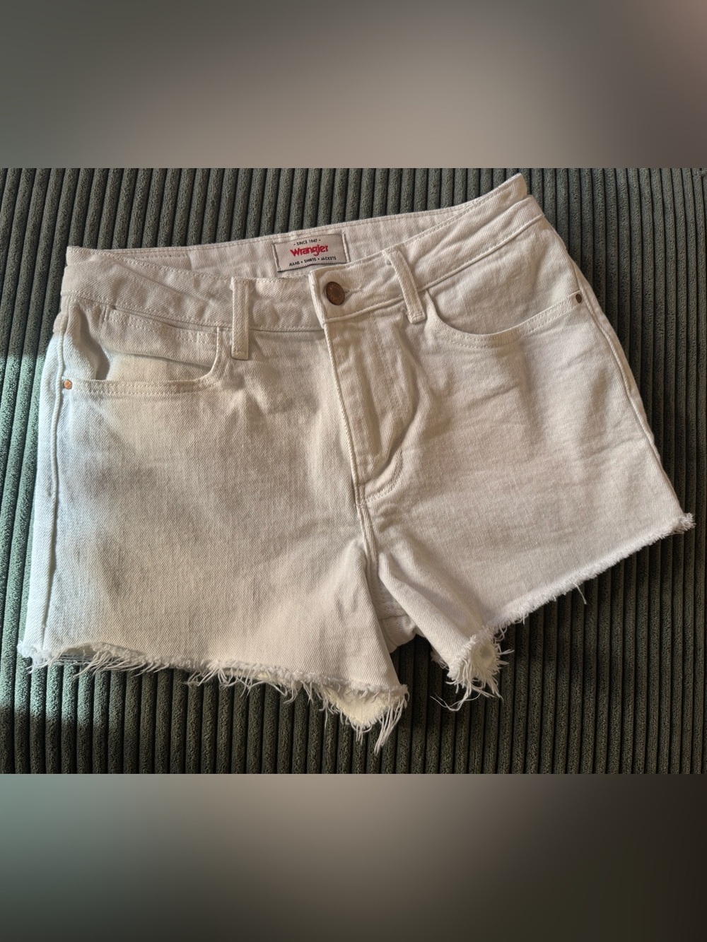 Wrangler Mid-Rise Vintage Denim Shorts White Frayed Hem Size 4